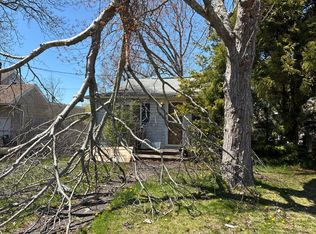 62 Woodland Dr, Mastic Beach, NY 11951