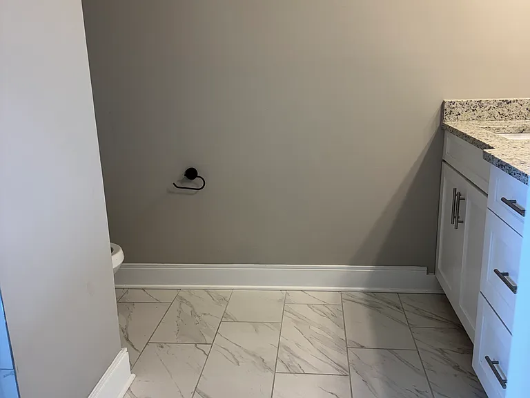 1121 Lawrence Ave #7 — Photo 18