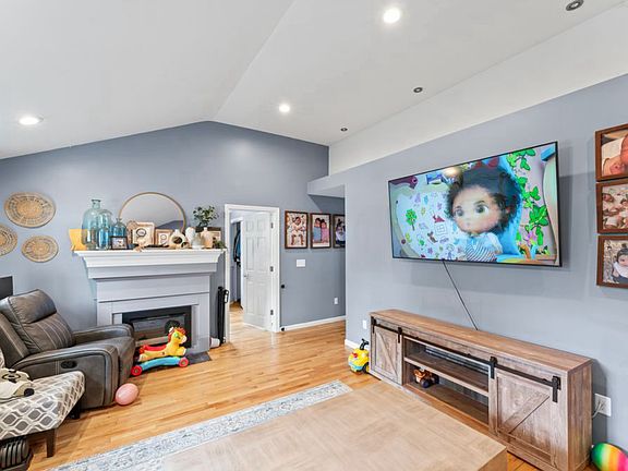 5th image of 39 Short Beach Rd #A