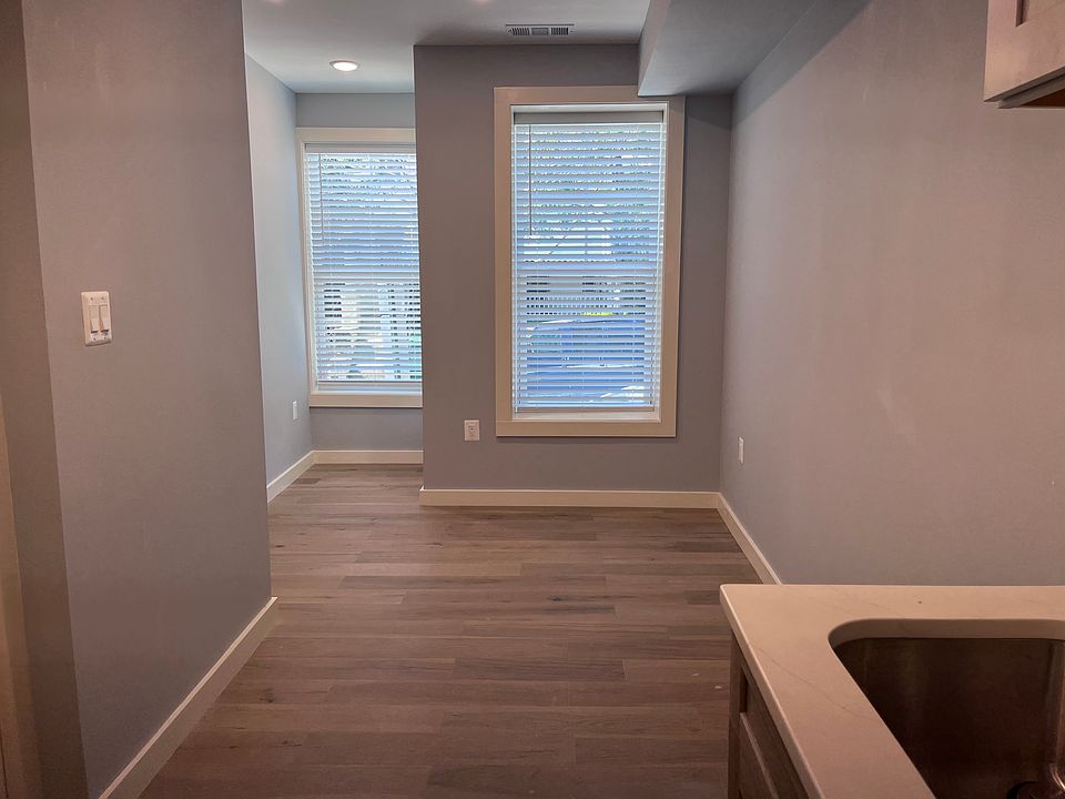 1st image of 712 Girard St NW #4