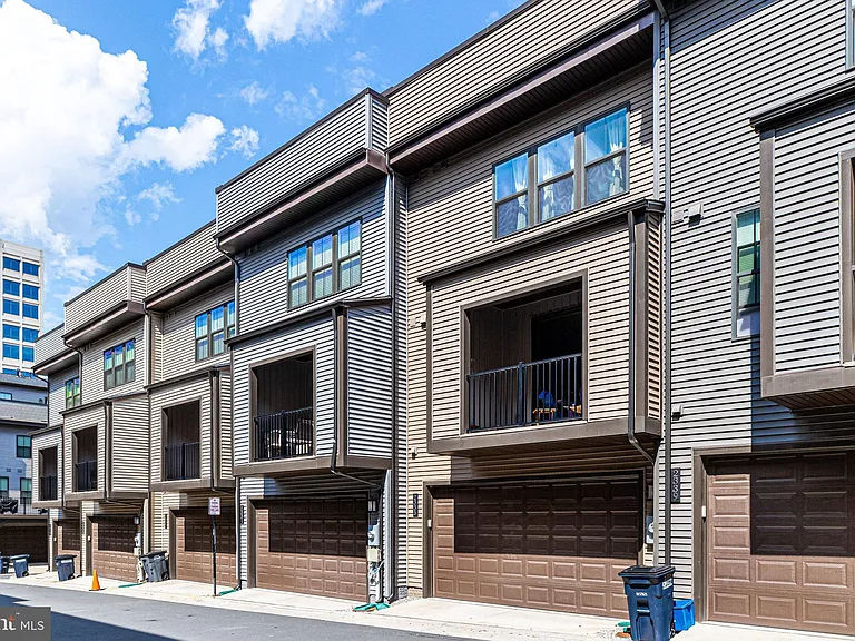 2335 Water Promenade Ave — Photo 61