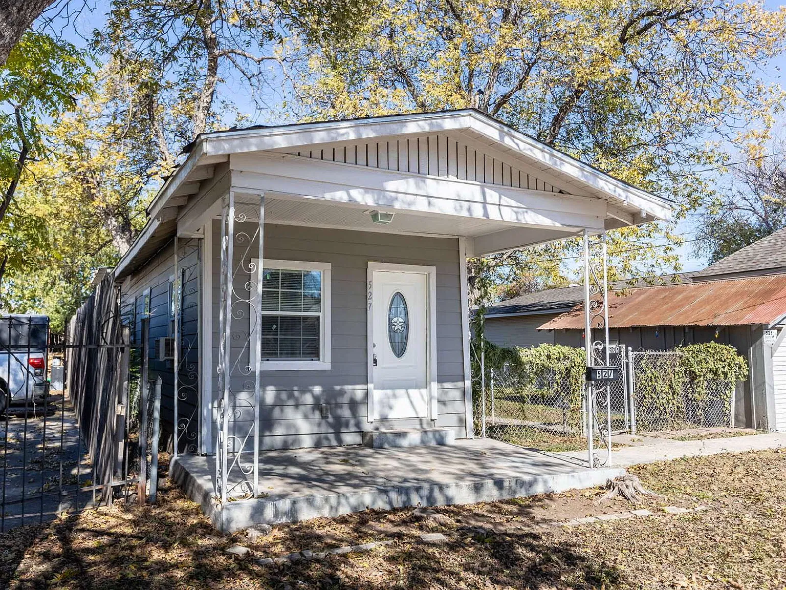 1 bed, 1.0 bath, 1069 sqft, $1,150 — Photo 2