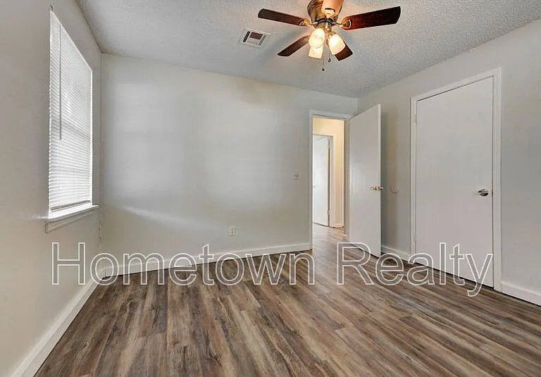 208 W Shadywood Dr — Photo 24