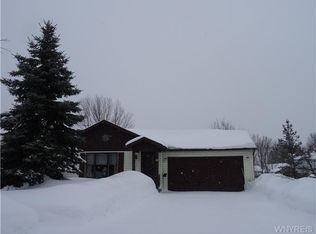 14 Country Pl, Lancaster, NY 14086