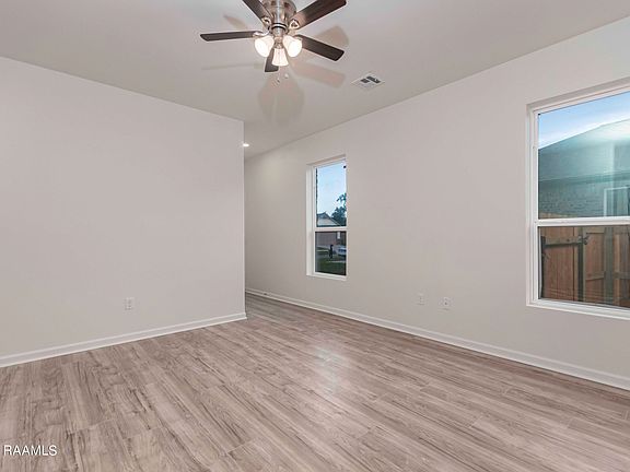 3rd image of 102 Tyreek Dr