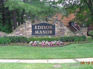 1301 Merrywood Dr, Edison, NJ 08817