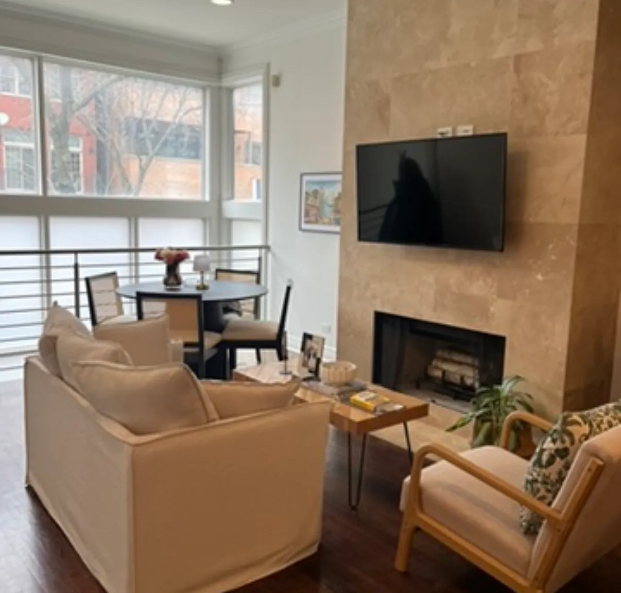 3 bed, 2.5 bath, 2400 sqft, $4,600 — Photo 2