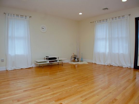 5th image of 56 Newark Pl