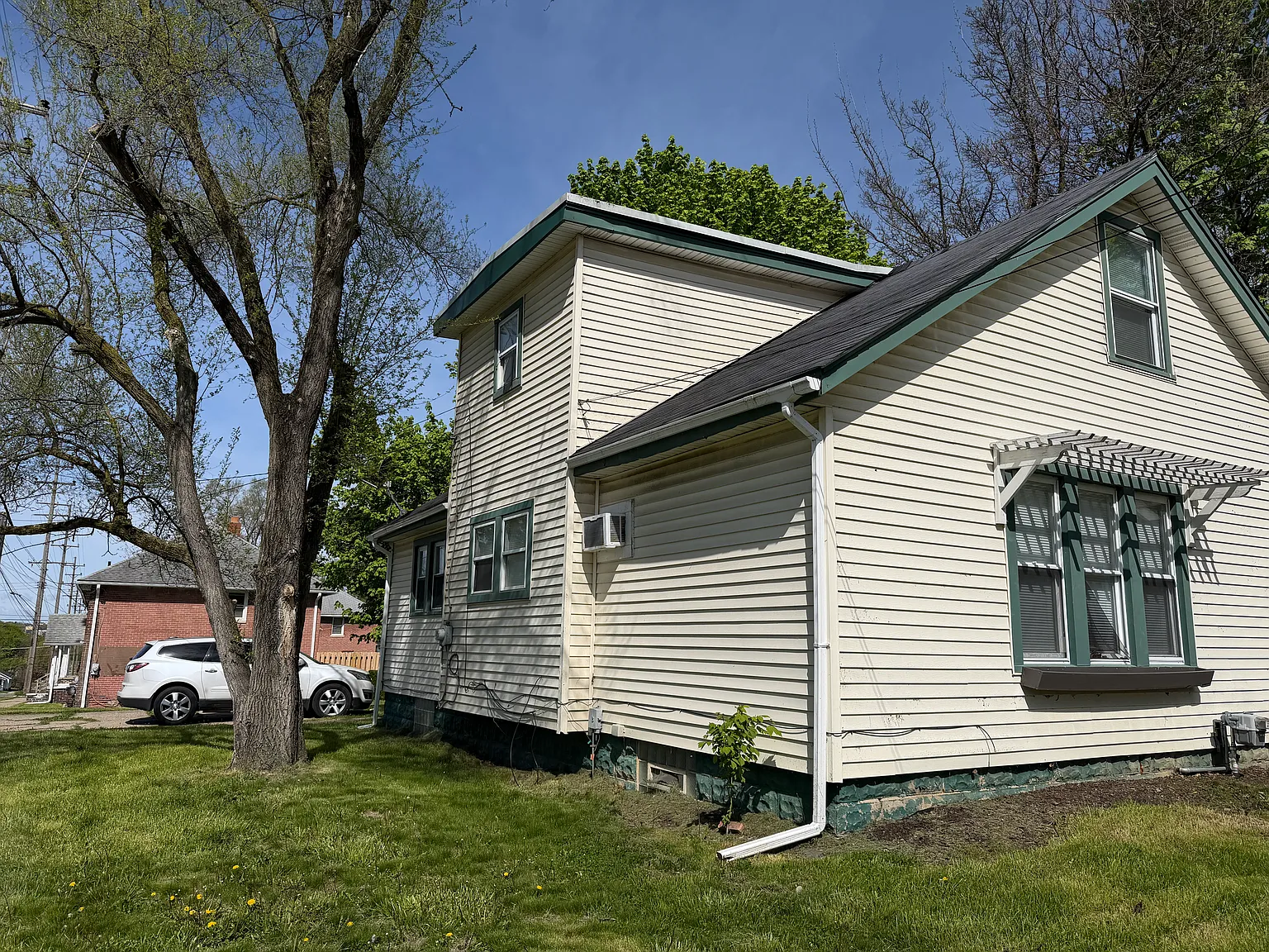 4 bed, 1.5 bath, 1476 sqft, $1,600 — Photo 2