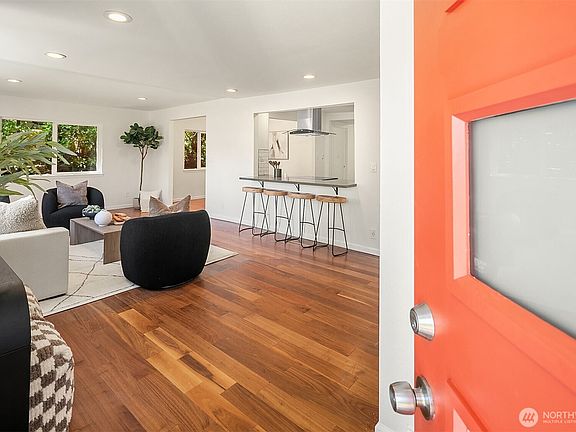 3rd image of 10011 36th Avenue NE