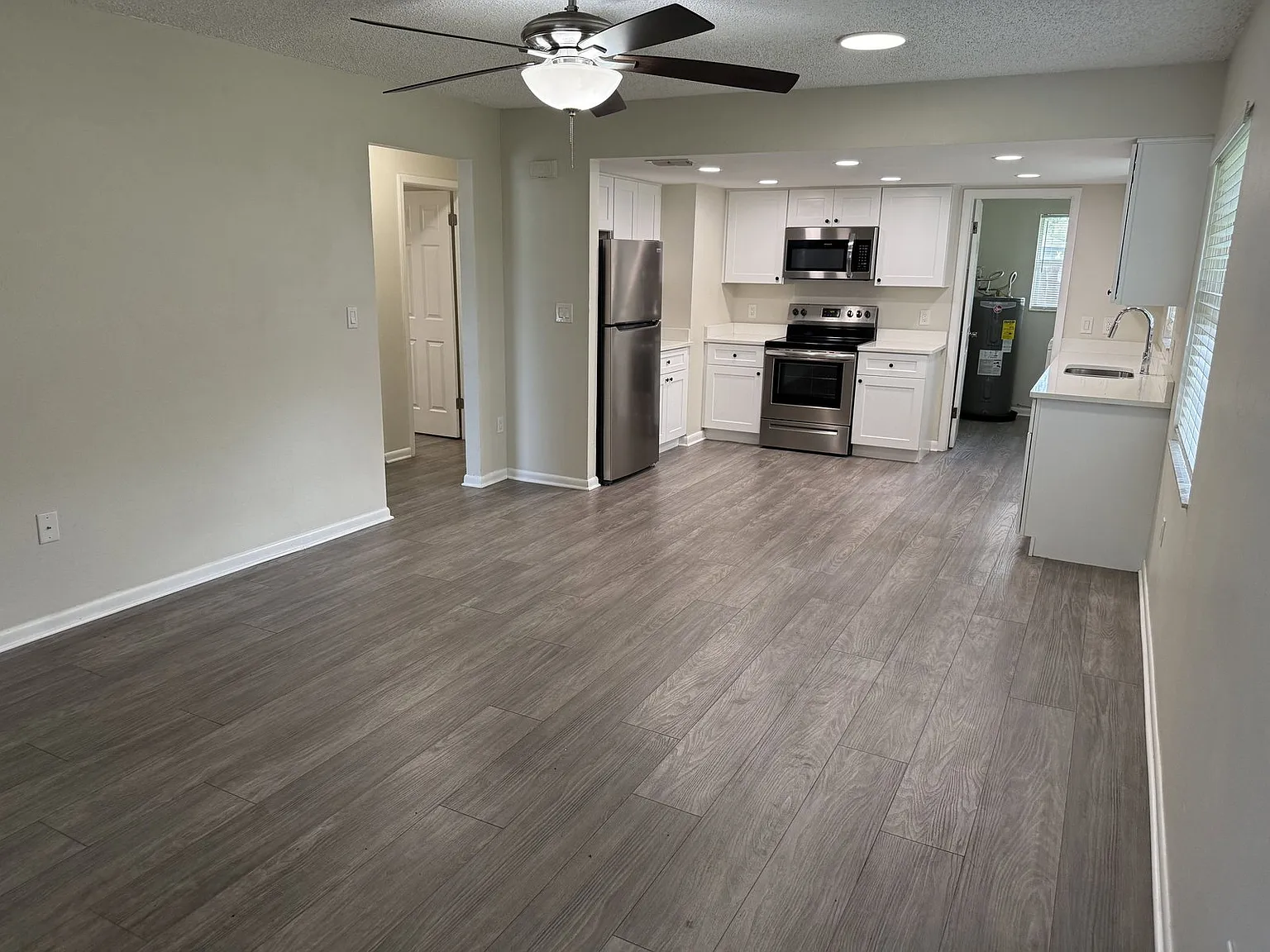 2 bed, 2.0 bath, 944 sqft, $1,895 — Photo 4