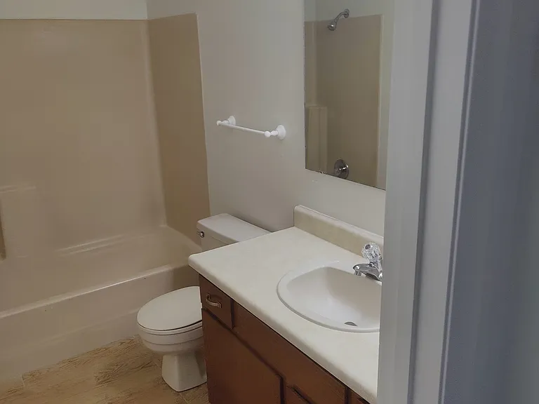 404 Stratford Dr #404 — Photo 2