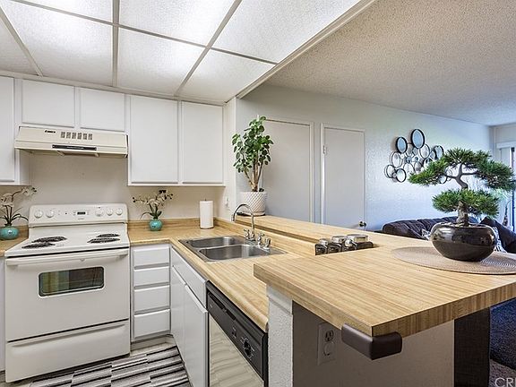 5th image of 25019 Peachland Ave Unit 138
