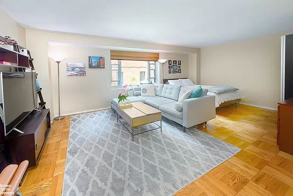 1st image of 310 Lexington Ave APT 2B
