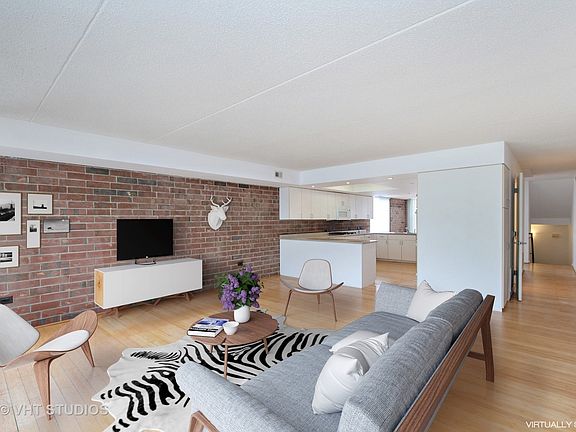 4th image of 3159 S Michigan Ave