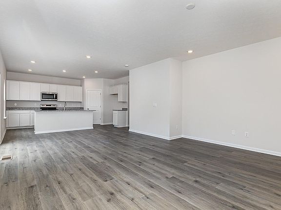 4th image of 1752 Parkfield Way