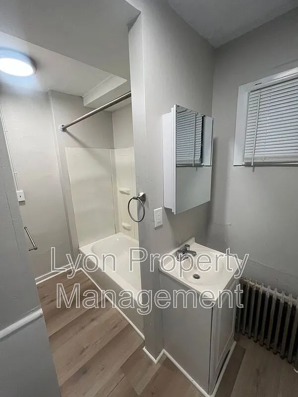 3 bed, 1.0 bath, $1,695 — Photo 4