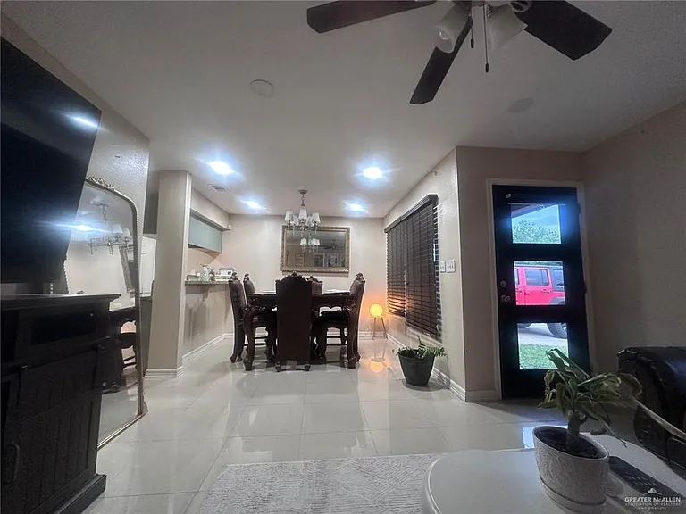 907 E Pebble Dr — Photo 5