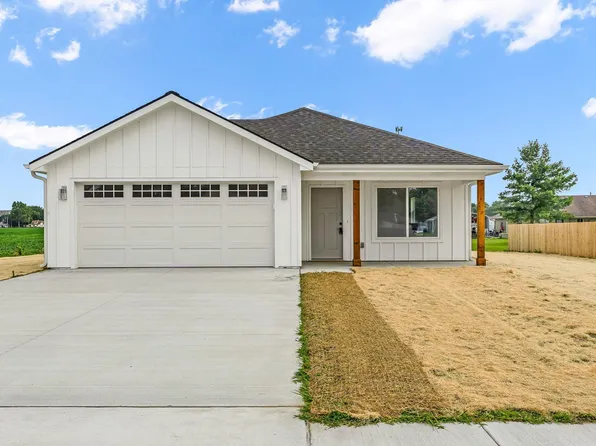 1921 NW Waldo Way, Topeka, KS 66608