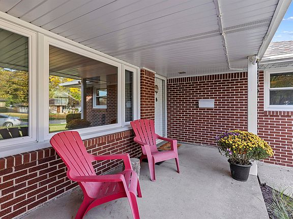 3rd image of 2359 Wisconsin Rd