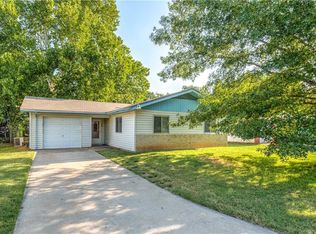 768 Henson Dr, Hurst, TX 76053