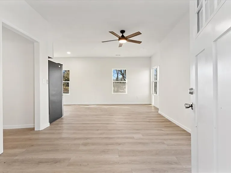 814 Biddle St — Photo 9