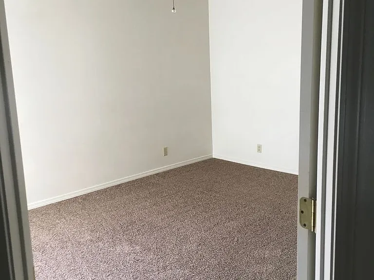 1129 Burton Dr — Photo 15