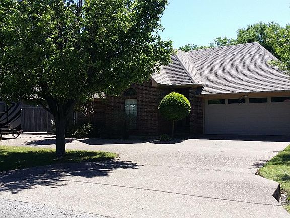 2nd image of 812 Shady Grove Dr