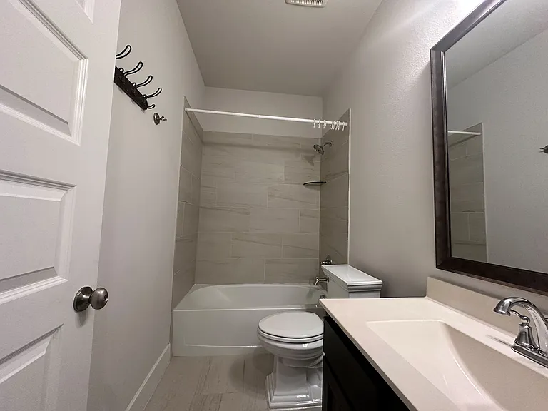 2609 Chevy Chase Dr — Photo 33