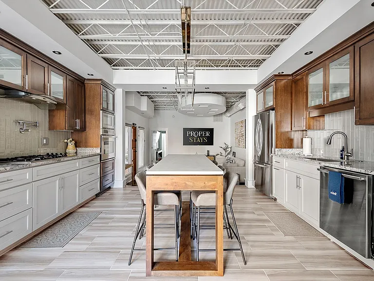 182 E Bay St #202 — Photo 8