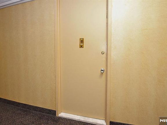 4th image of 555 North Ave APT 8N