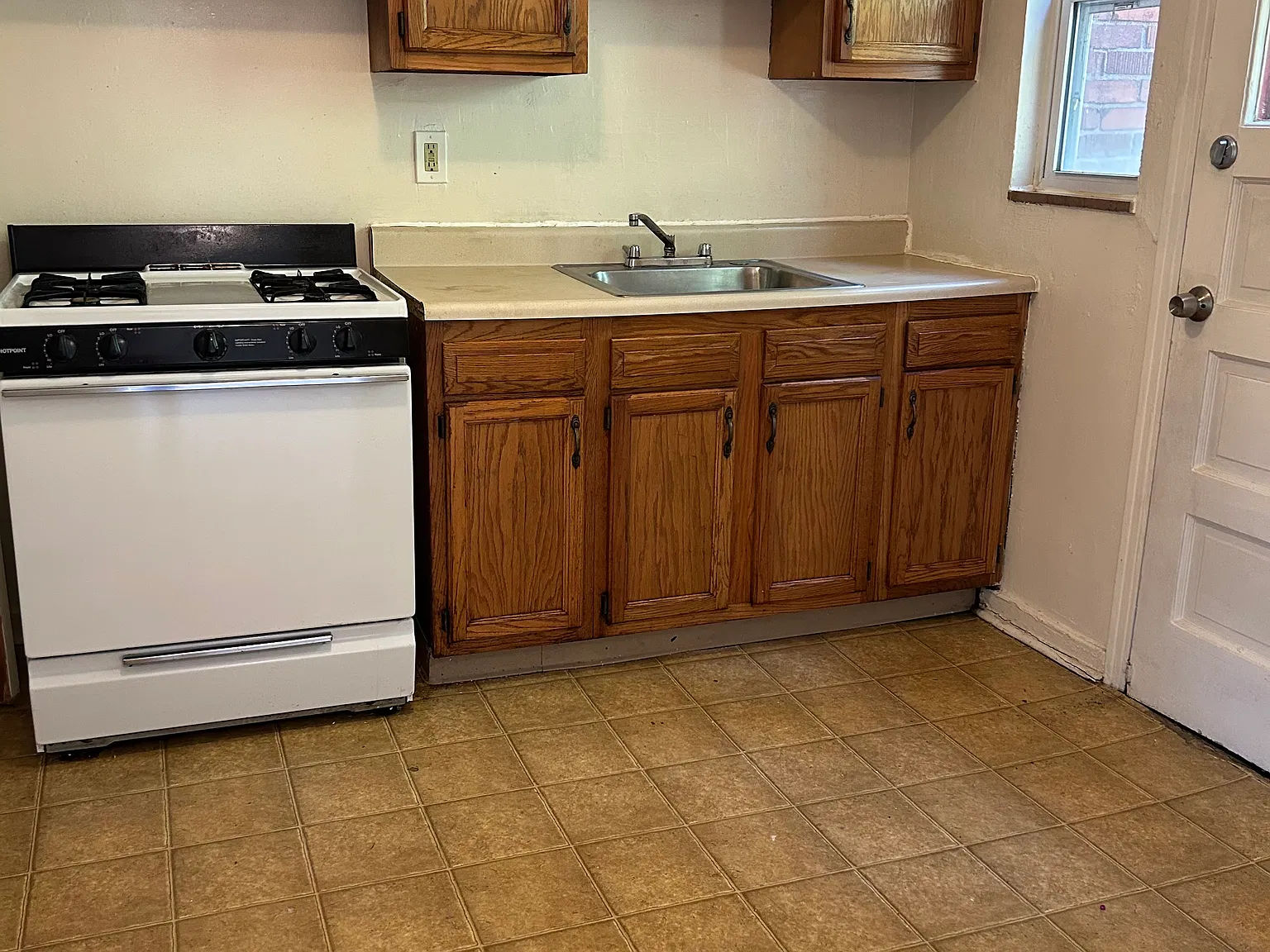 2 bed, 888 sqft, $900 — Photo 2