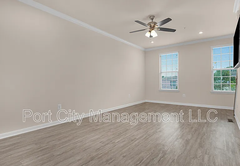 133 S Macon St — Photo 5