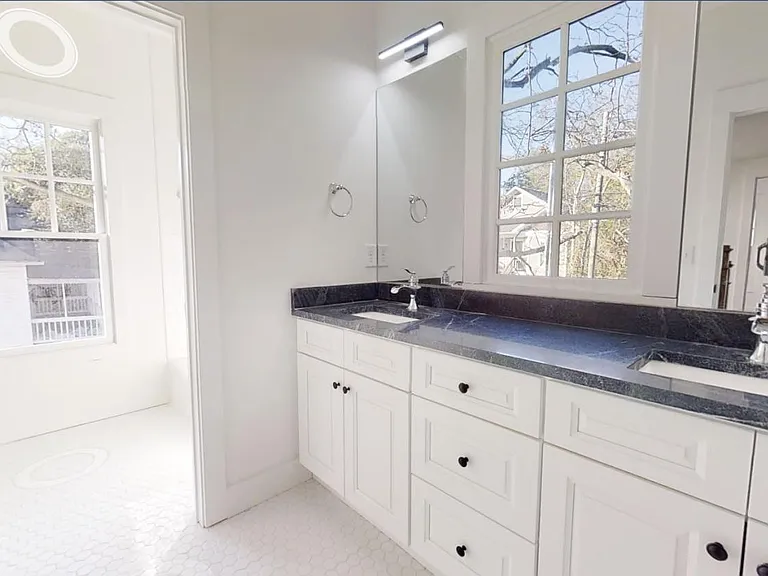 1002 Center St NW — Photo 9
