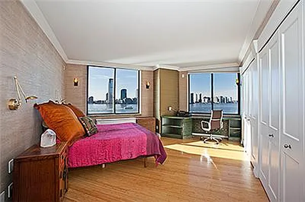 Sold by R New York | media 18