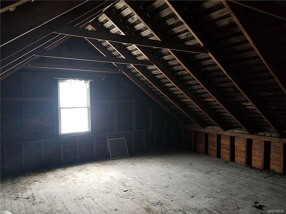 3rd image of 51 Burlington Ave