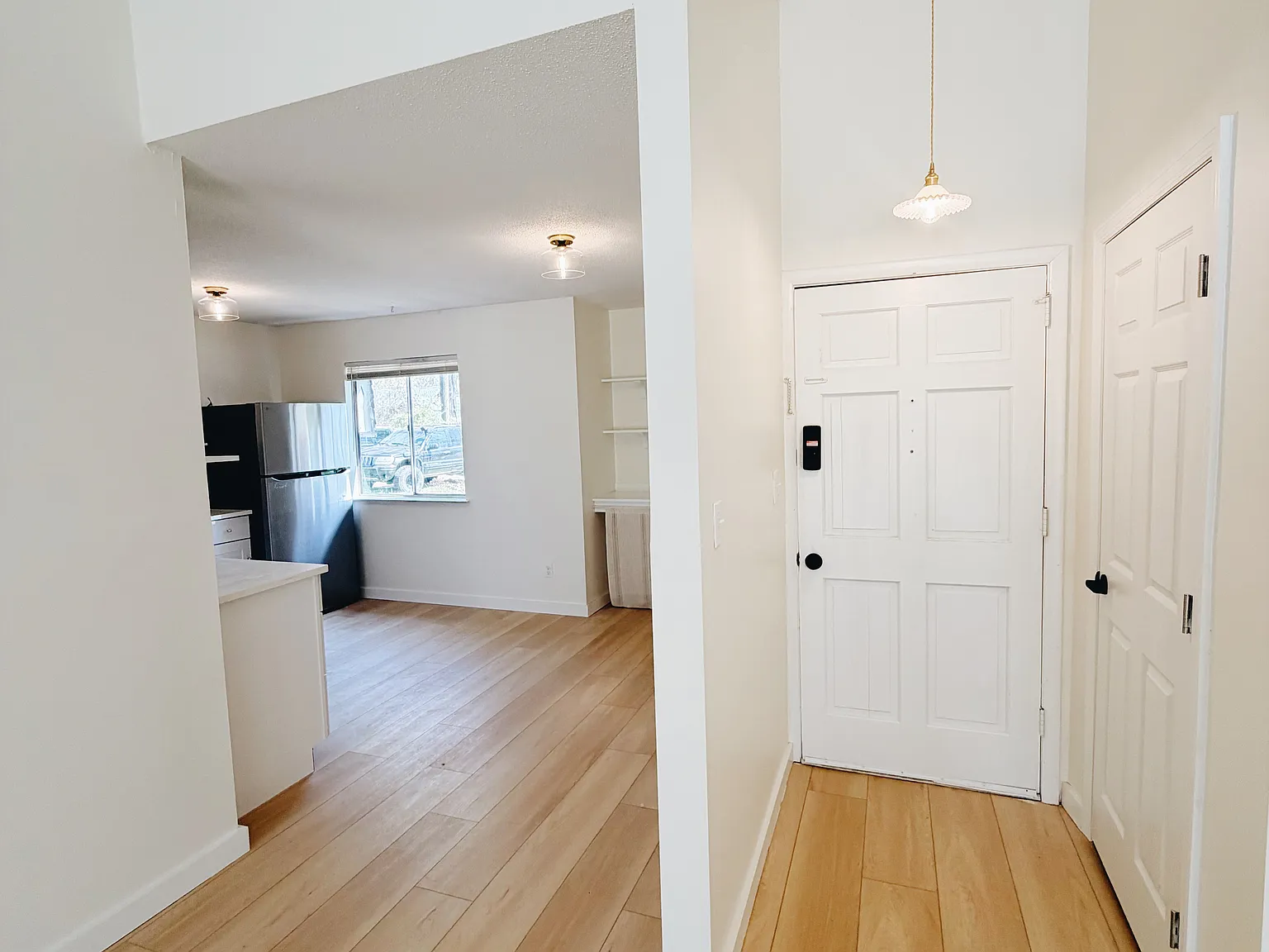 2 bed, 900 sqft, $1,300 — Photo 3