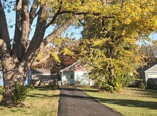 215 2nd St, Elgin, IL 60123