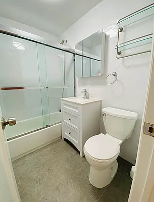 Bathroom, photo 1