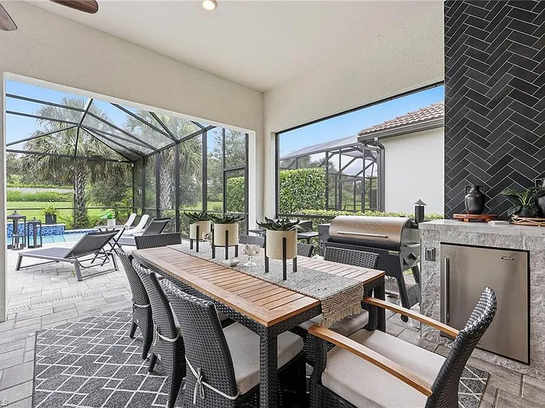 2738 Aviamar Cir — Photo 35