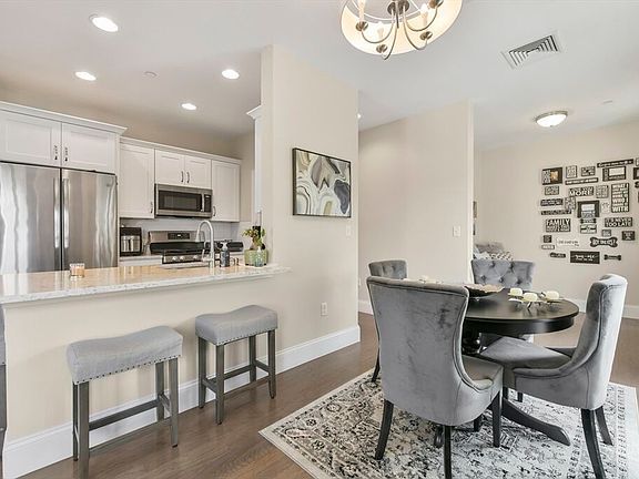 3rd image of 443 Essex St #2