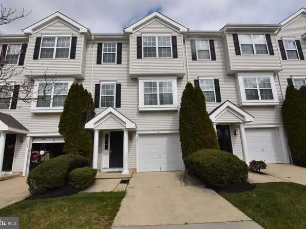 35 Highgrove Ct, Thorofare, NJ 08086