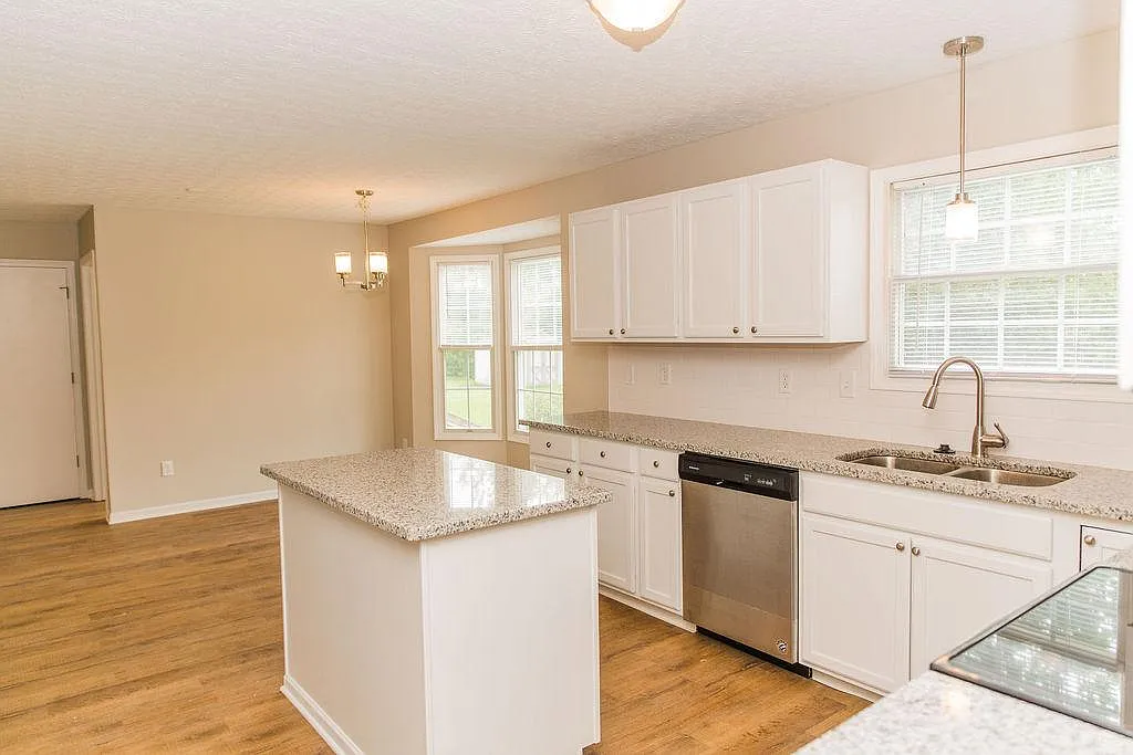 3 bed, 2.5 bath, 1861 sqft, $2,600 — Photo 3