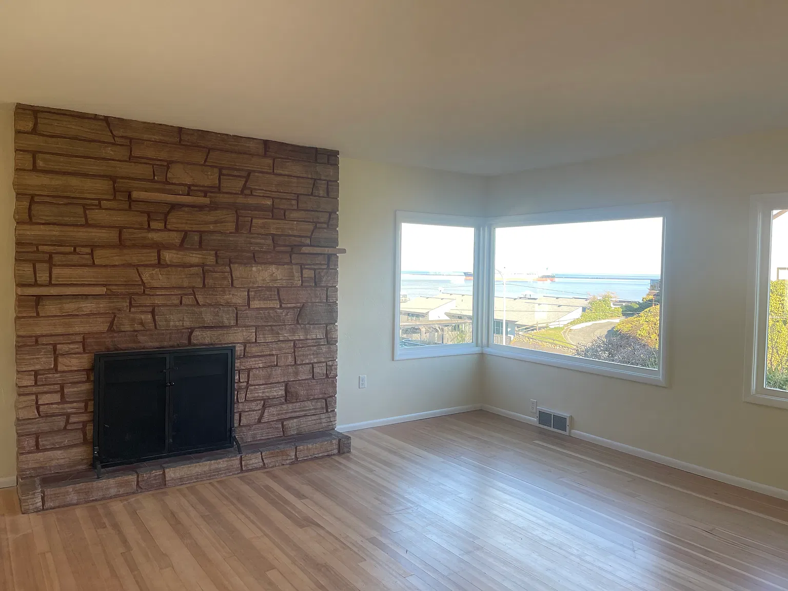 432 E Front St — Photo 4