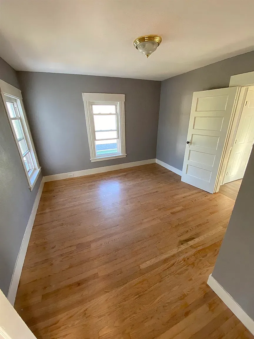 3 bed, 1268 sqft, $2,100 — Photo 2