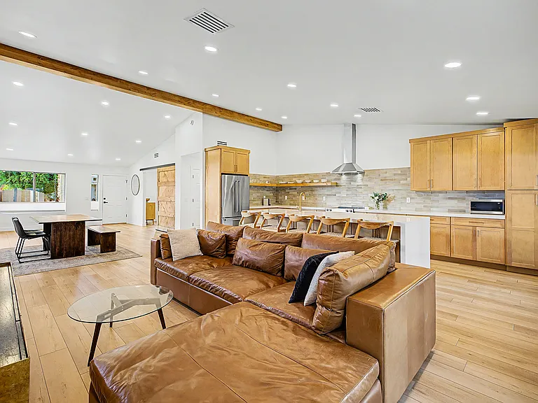 1053 E Bart St — Photo 18