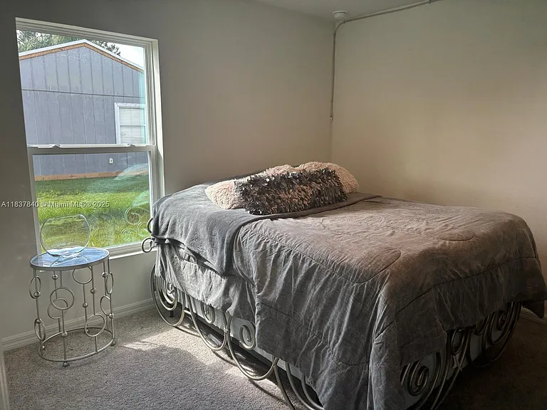 1073 SW Eureka Ave — Photo 17
