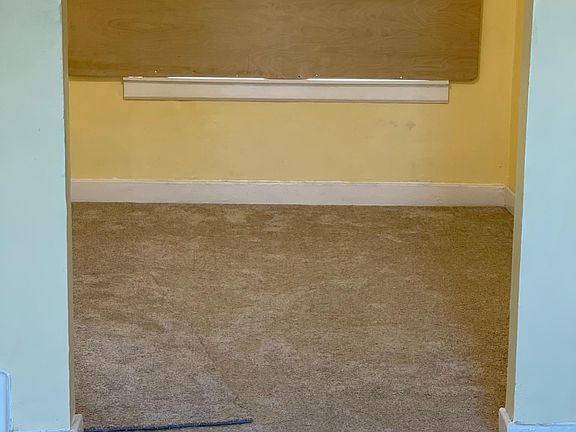 3rd image of 2911 Glendale St