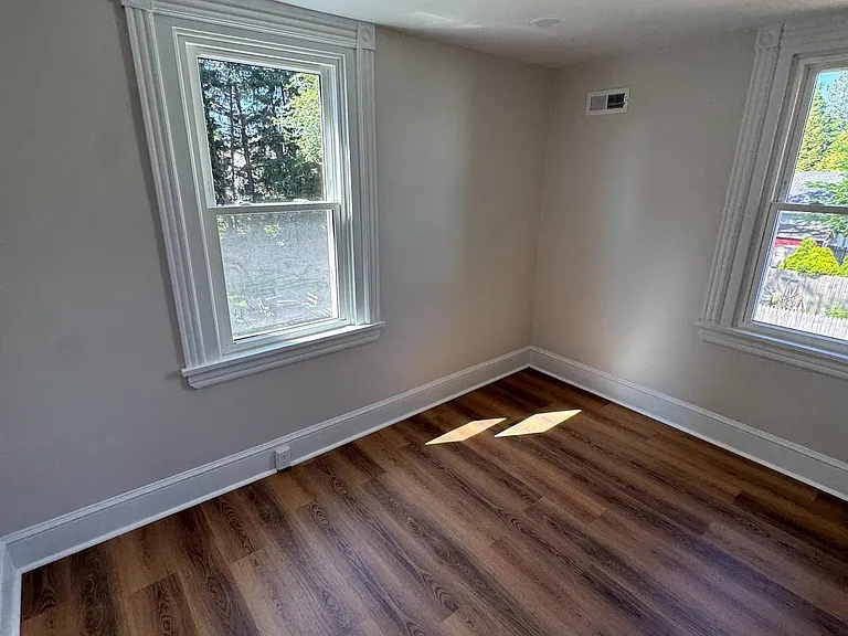 683 Knowles Ave — Photo 5