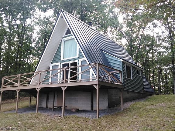 3rd image of 340 Summit Ln